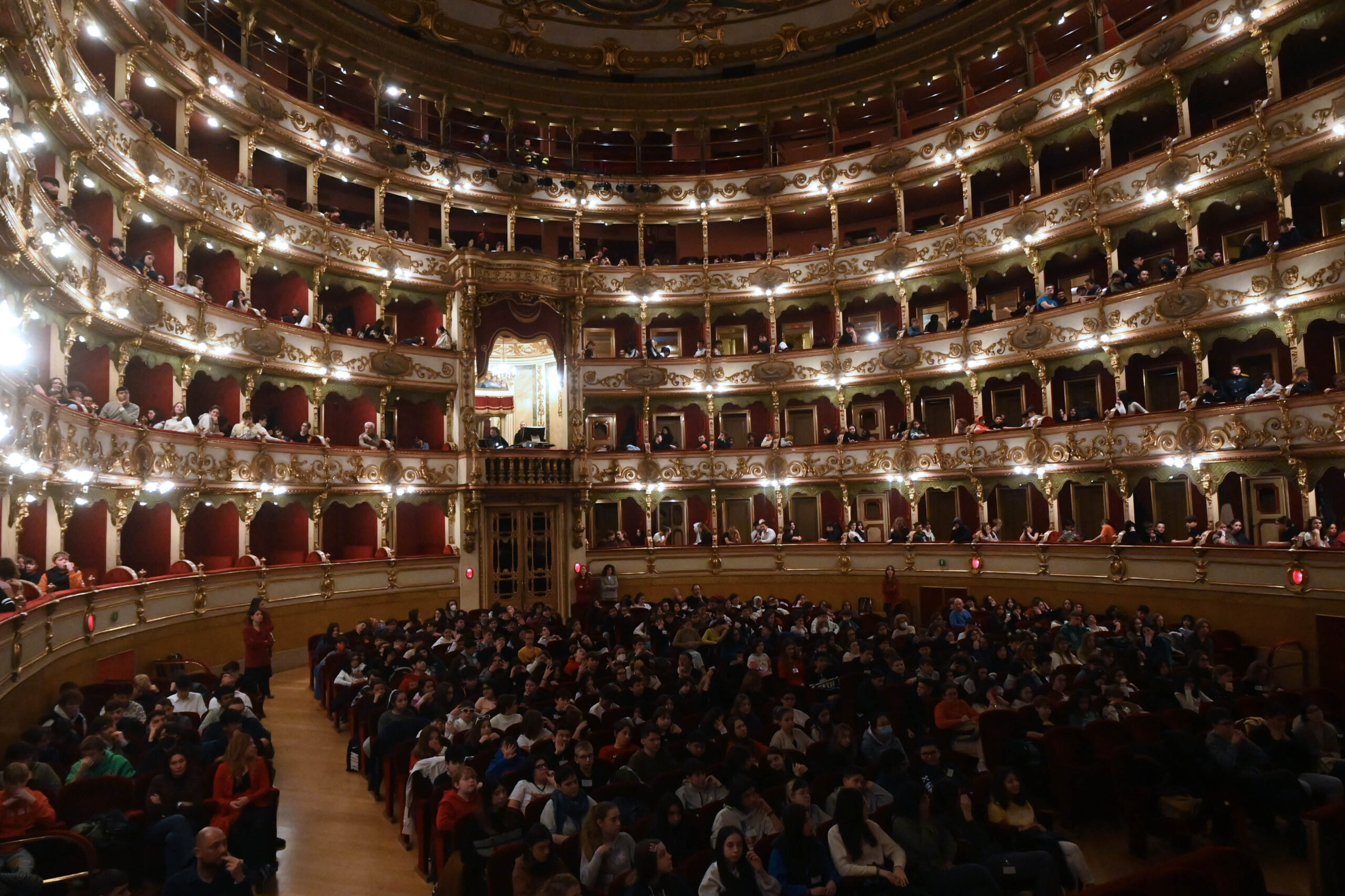 Teatro grande Non solo scienza