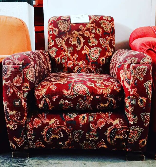 🛋Ti piace ?➡️ A noi molto❣ ♻️Soprattutto perché sarà riutilizzata e non buttata ! ♻️ 
I  #mobiliecologici e #mobilisostenibili li trovi a #ElCaracol #Brescia #volontariato #magazzino #mobiliusati #secondhand #vintagestyle #vintage #mondogreen #recuperocreativo #mondomigliore #recycling #reduce #reuse #zerosprechi #zerowaste #oldfashioned