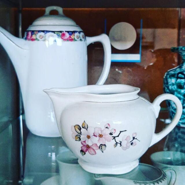Vieni a scegliere la tua teiera preferita 
📍ci trovi in Via Villa Glori 10/b Brescia 
📍 sabato 9-12 e 15-18
#secondhand #magazzino #mobiliusati #Brescia #ElCaracol #volontariato #mobilisostenibili #mobiliecologici #vintagestyle #mondomigliore #mondogreen #mondosostenibile #reducethewaste #reducereuserecycle #recycling #newlife #zerosprechi #nowaste