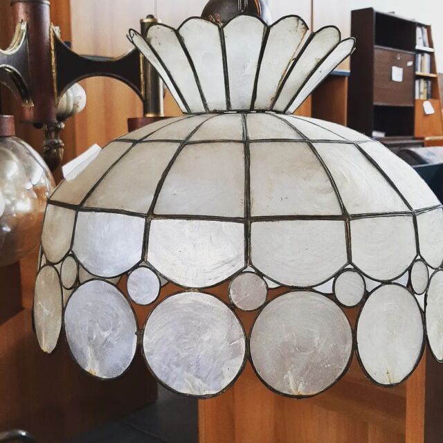Dai giusta luce 💫 alla tua casa o  al tuo negozio : è la luce del riciclo ♻️ Una scelta luminosa per l'ambiente 💡
🌿Ti aspettiamo in magazzino 
📍Sabato 9-12 e 15-18
📍Mercoledì 15-18
#magazzino #ElCaracol #mobiliusati #mobiliecologici #volontariato
#Brescia #vintagestyle #oldfashioned #recuperocreativo #riciclocreativo #recycling #reuse #reduce #reducethewaste #reusereducerecycle #zerosprechi #zerowaste #mondogreen #mondosostenibile #mondomigliore #greenlife