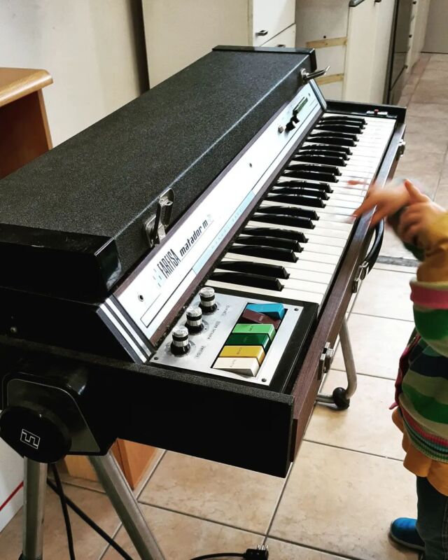 🔺️VENDUTA🔻🎶Musica ‼️‼️ dove la trovi una tastiera Farfisa così!! ♻️ 📍Magazzino mobili usati ElCaracol - 📍via Villa Glori 10b- Brescia 
#ElCaracol #magazzino #mobiliusati #mobiliecologici #mobilisostenibili #volontariato #Brescia #vintagestyle #recuperocreativo #recycling #reducethewaste🌏♻️ #reducereuserecycle #reuse #artedelriciclo #tastiera #farfisa #farfisamatador
