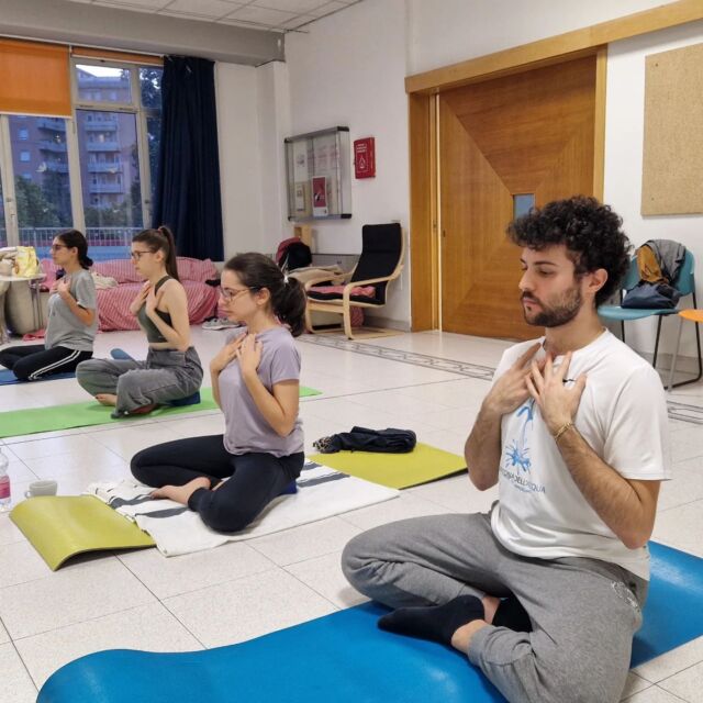 Take a breath 🧘‍♂️

Un bel respiro per ritrovare equilibrio e armonia.
Prenditi un momento di relax per sciogliere le tensioni della giornata con gli esercizi di yoga in piastra.

📅 Lunedì 2 e 9 dicembre alle 16.45

Iscriviti al link in bio